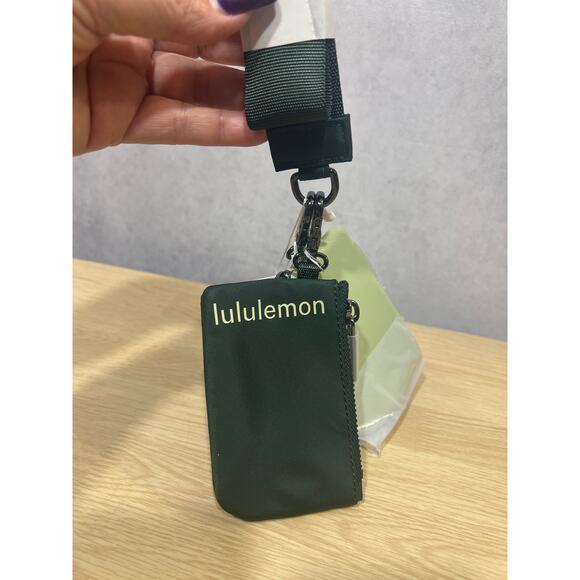 Lululemon Dual Pouch Wristlet Color Rainforest Green/HoneyDew Sold out online - Picture 5 of 7